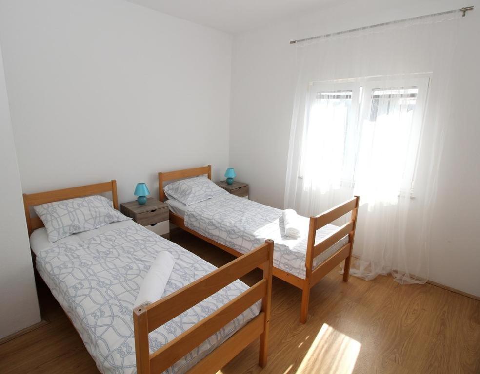 Apartmani Loli อูกล์ยัน ภายนอก รูปภาพ